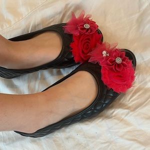 TIME AND TRU Black flats with hot pink flower